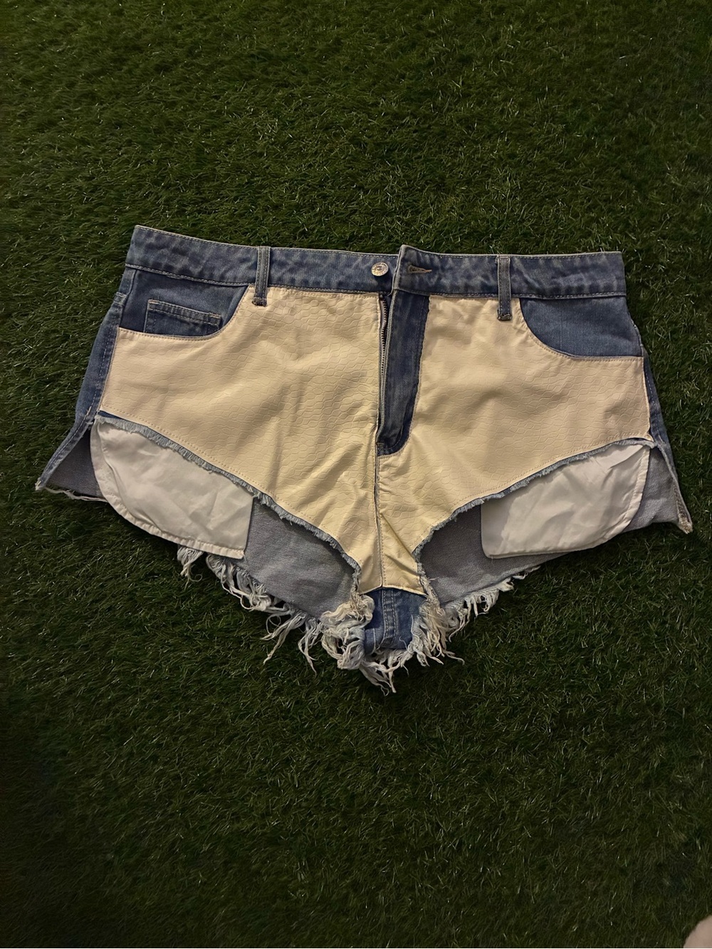 Women’s Two-Tone Denim Cutoff Shorts - Cream & Blue